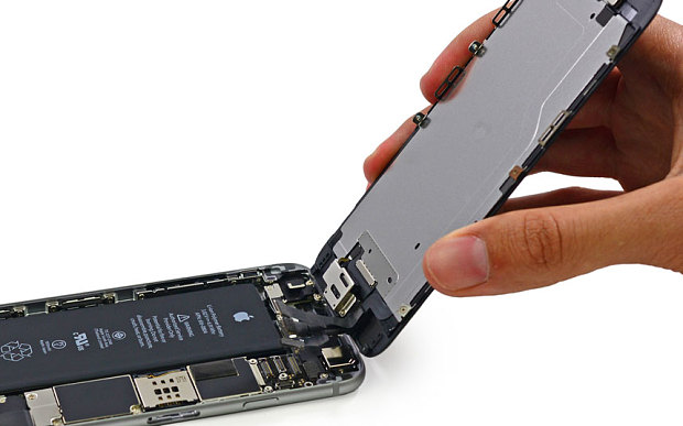 the first hydrogen-powered battery that will charge your Apple iPhone for a week